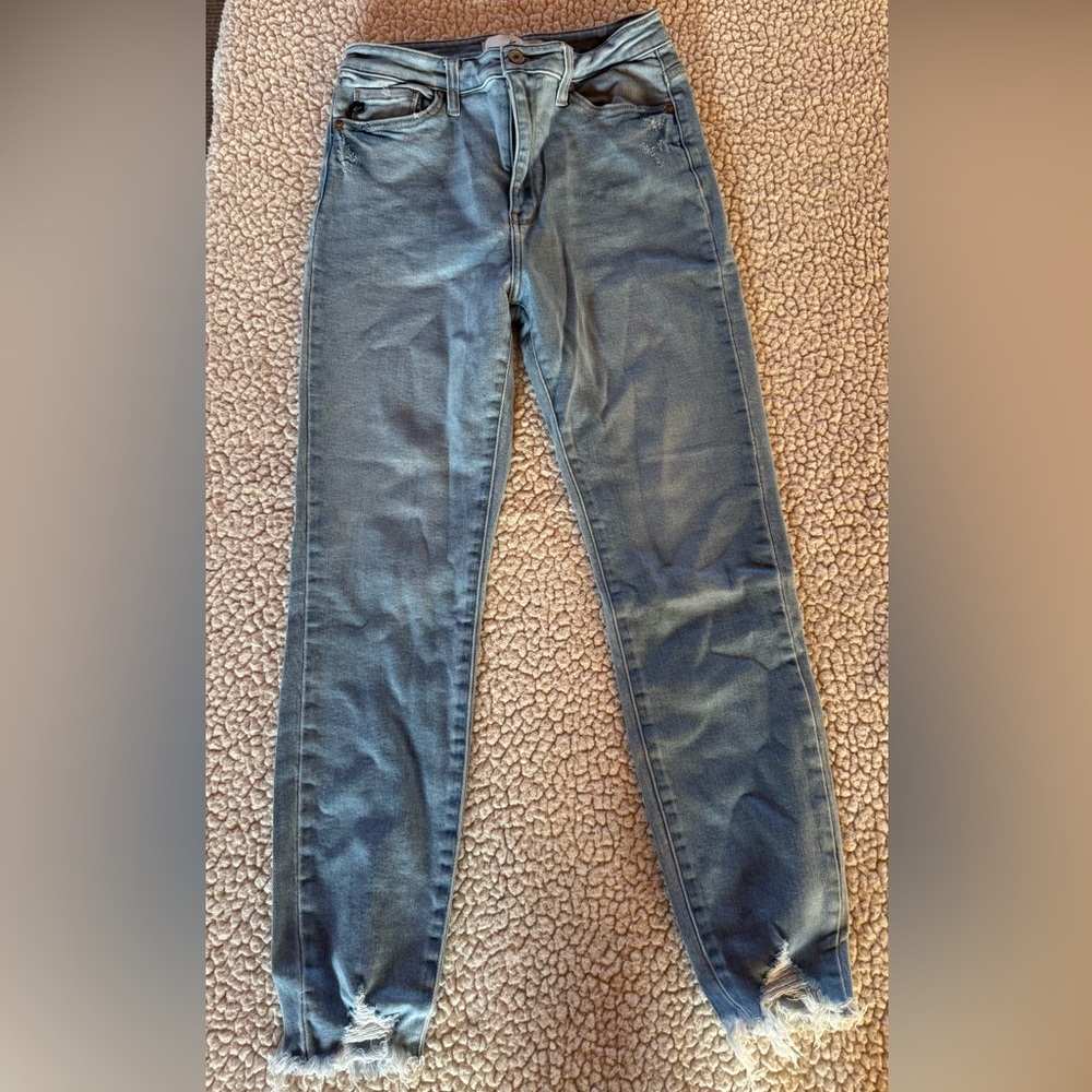 KanCan Women's Raw Hem Light Wash Skinny Jeans 9/28
